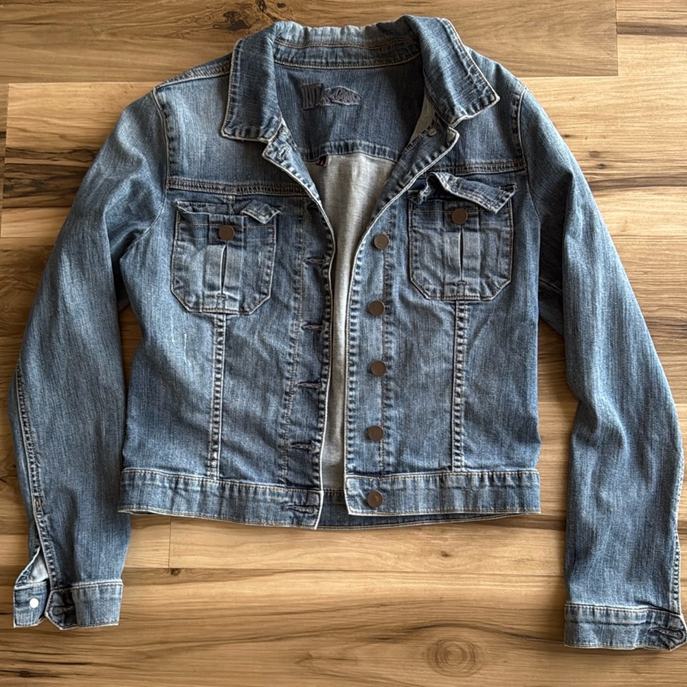 Women’s Kut from the Kloth Denim Jacket- EXCELLENT condition! Size L 💙🩵